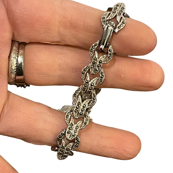 Vintage Silver finish marcasite carved shell cameo fancy bracelet - Picture 5 of 12